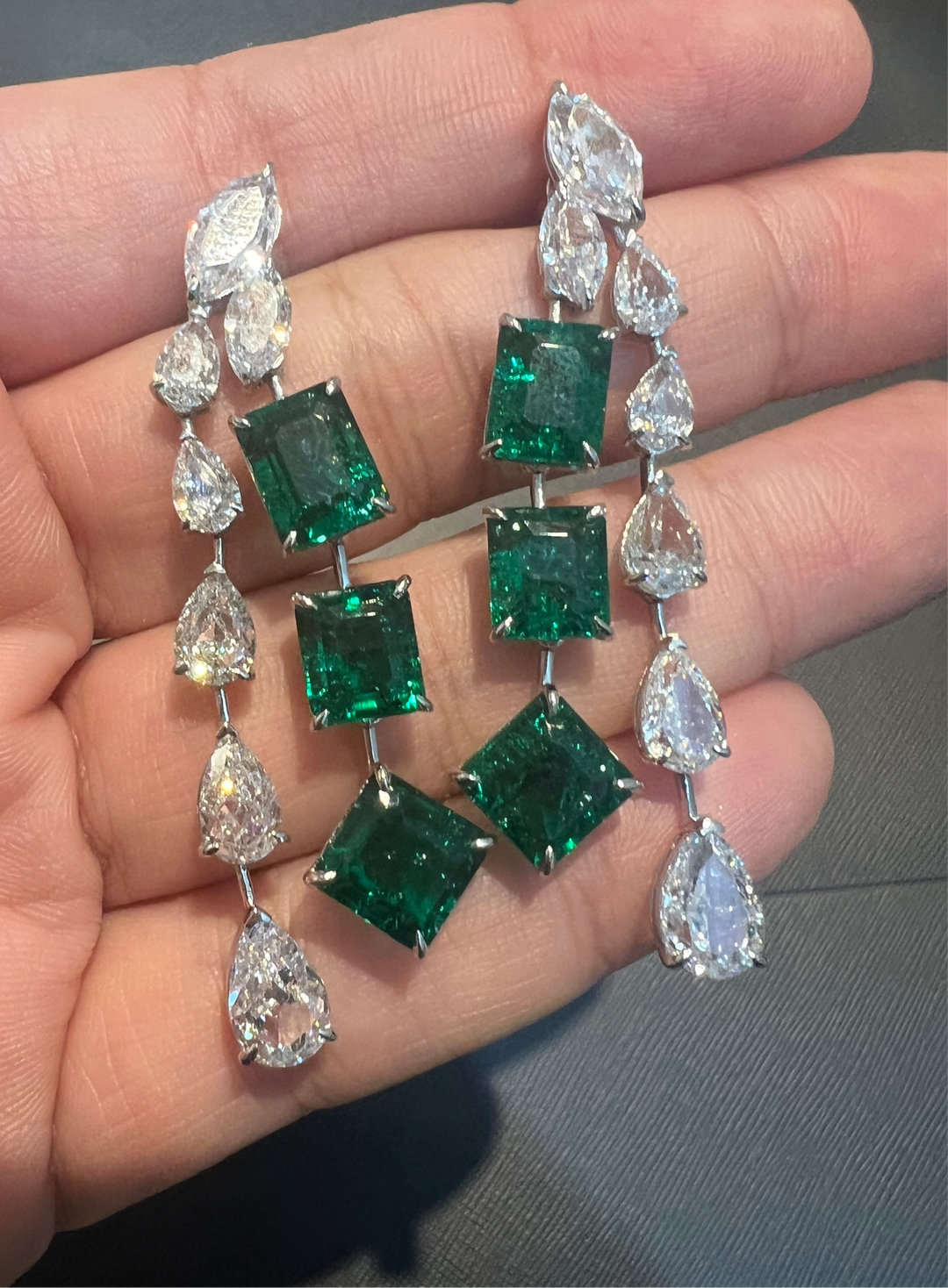 Green earrings أقراط الزمرد من صفين - just like diamonds