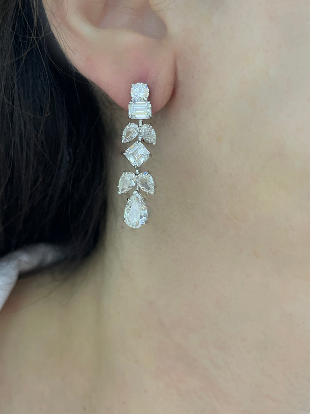 Solitaire multi cut stones necklace G قلاده السوليتيرات المشكلة باللون - just like diamonds