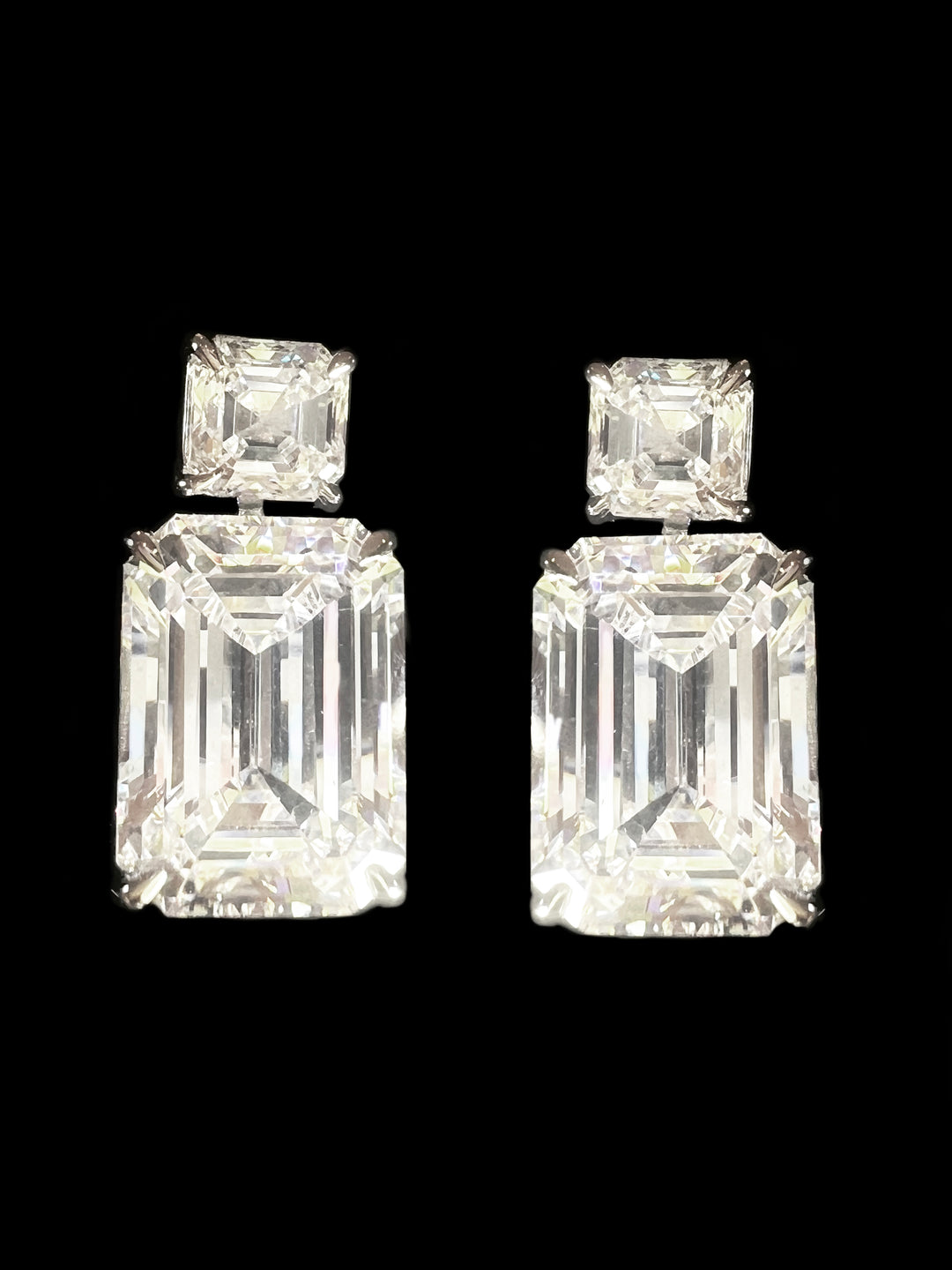 Asscher and emerald earrings حلق الآشر والإيميرالد - just like diamonds