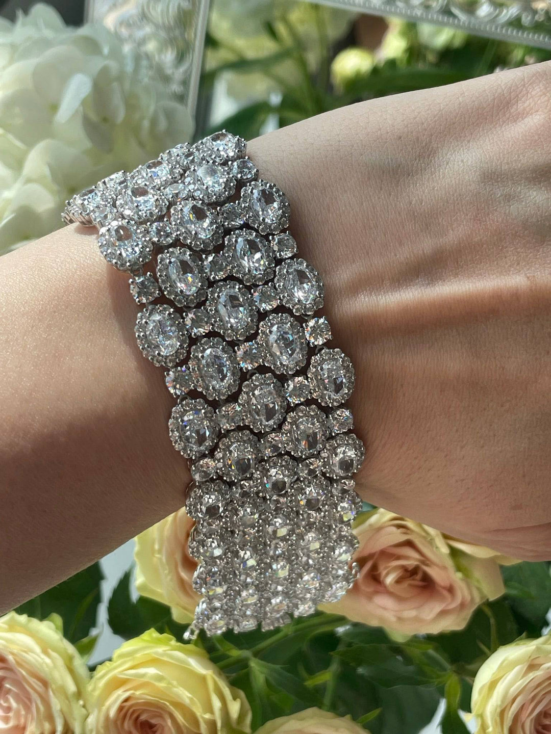 classic bracelet oval cut stones سوار كلاسيكي أحجار أوفال