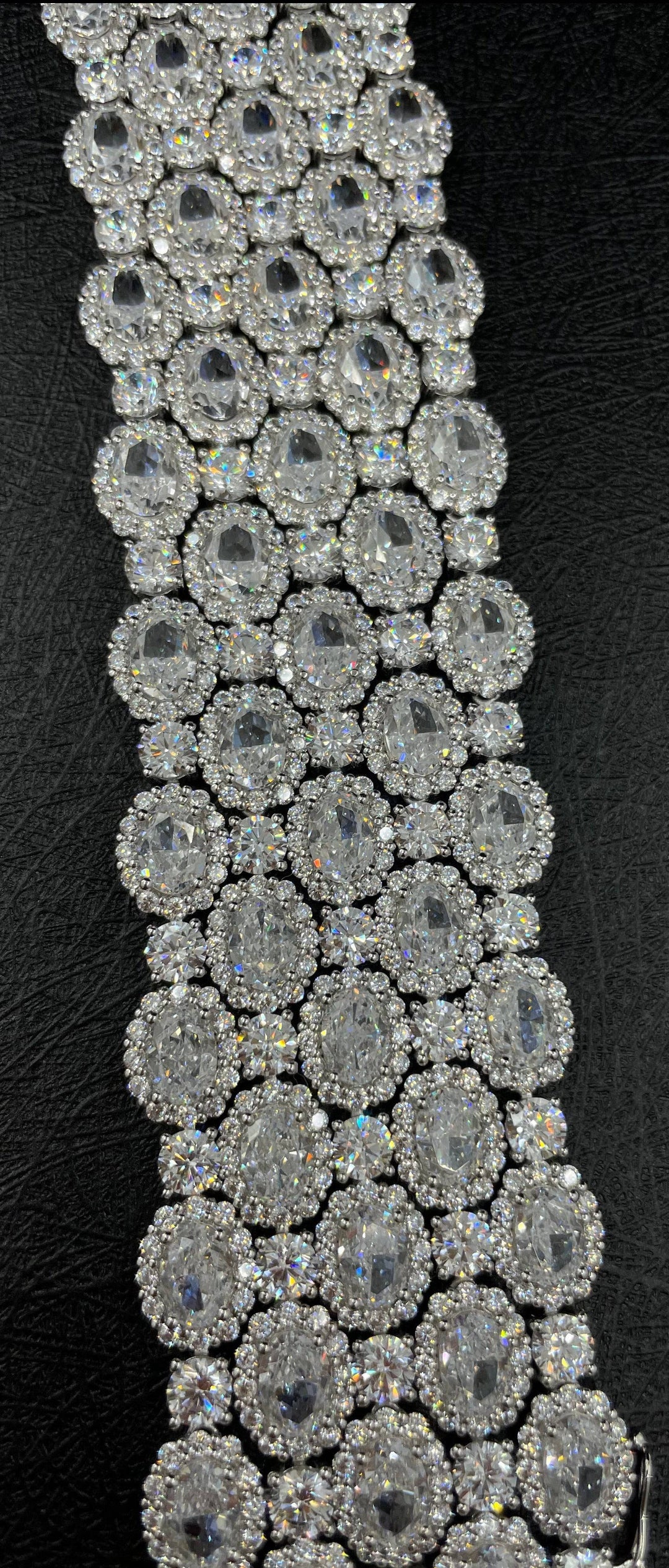 classic bracelet oval cut stones سوار كلاسيكي أحجار أوفال