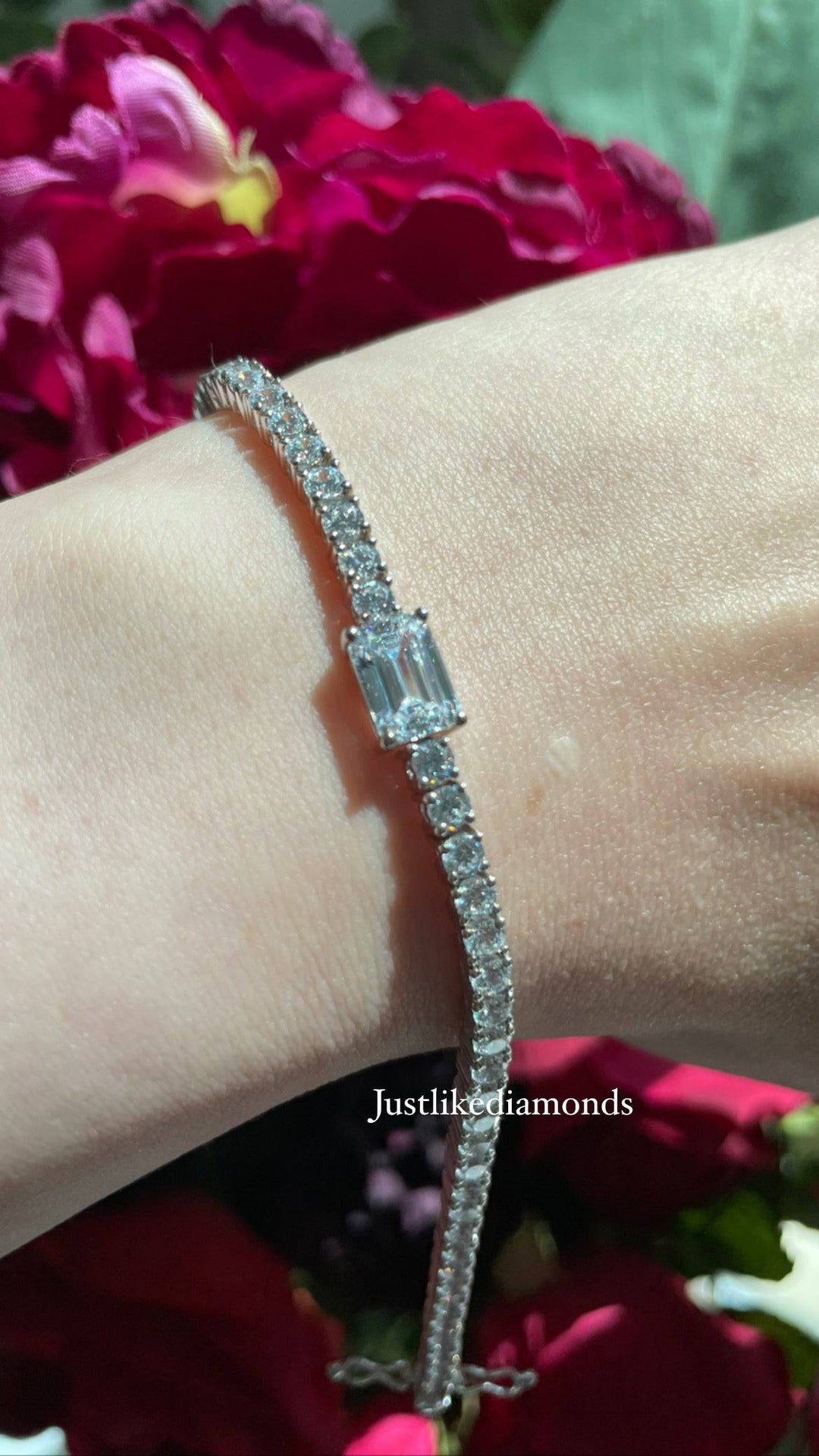Emerald tennis bracelet سوار التينيس مع الايميرالد