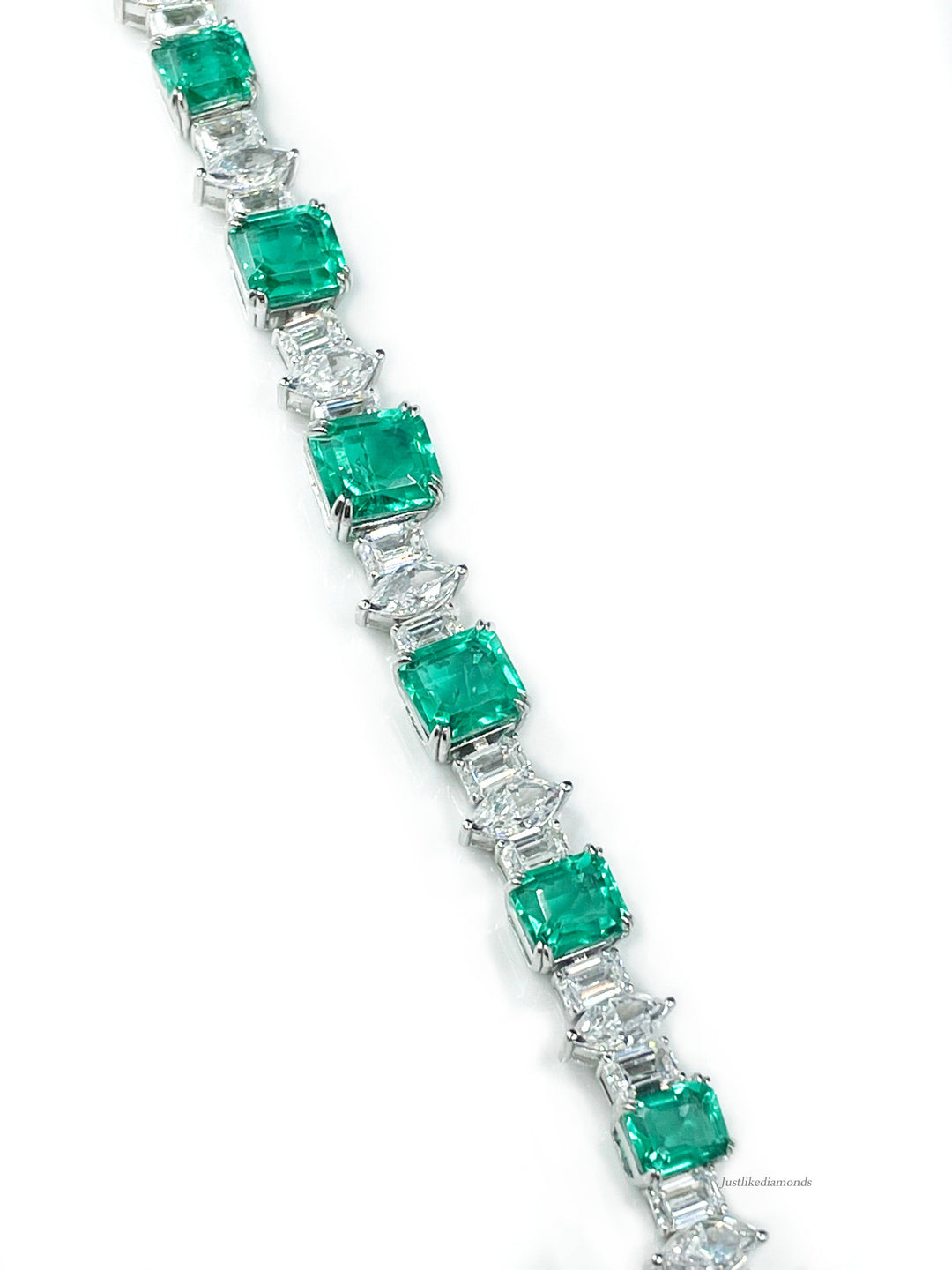 Green emerald stones with marquise سوار الايميرالد مع الماركيز