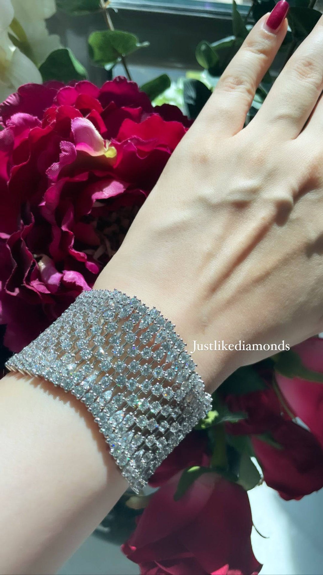 Pear and round shaped bracelet (designer style ) - just like diamonds