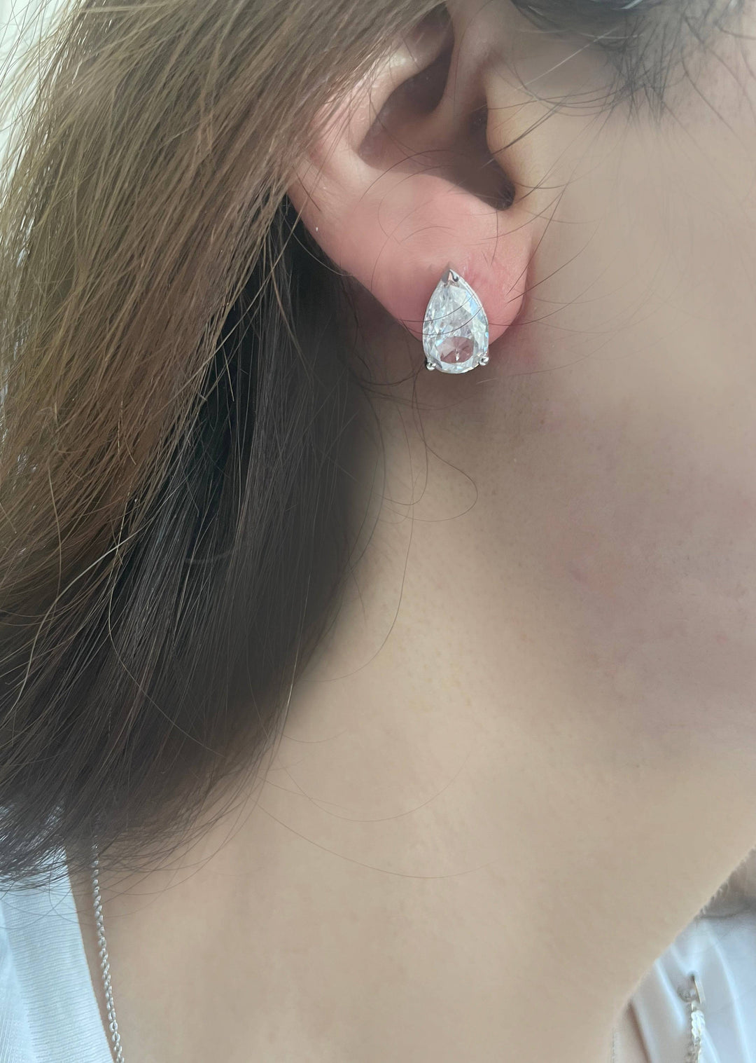 Pear studs أقراط السوليتير الدمعة - just like diamonds