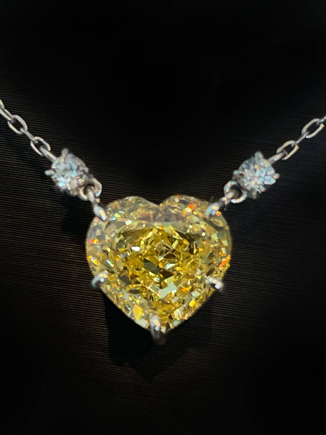 Yellow heart shaped pendant تعليقه قلب أصفر الفانسي - just like diamonds