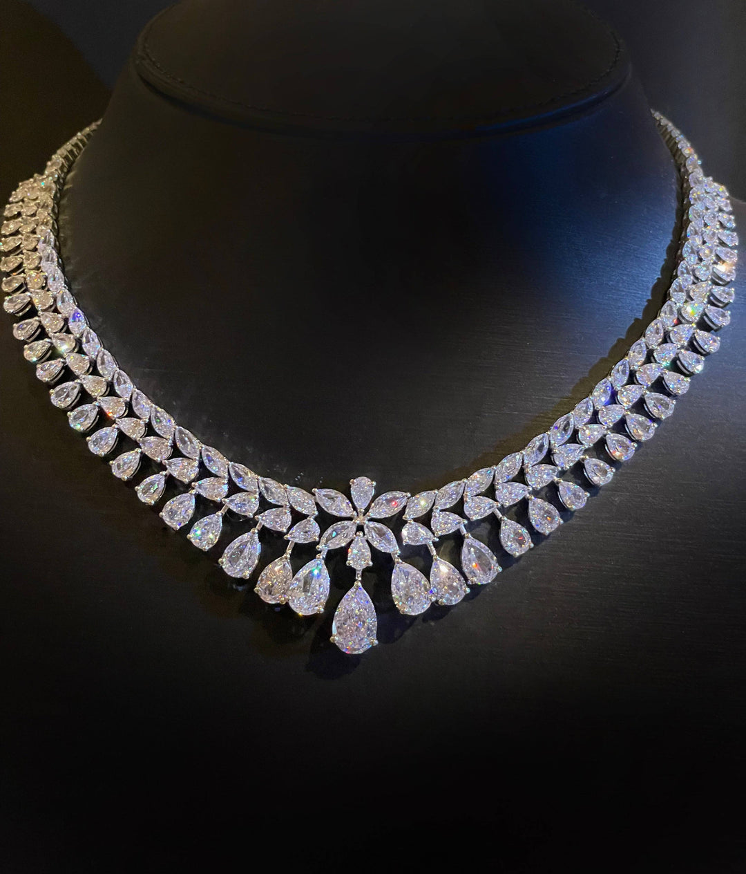Necklace with star center pear قلاده دمعات على شكل نجمه - just like diamonds