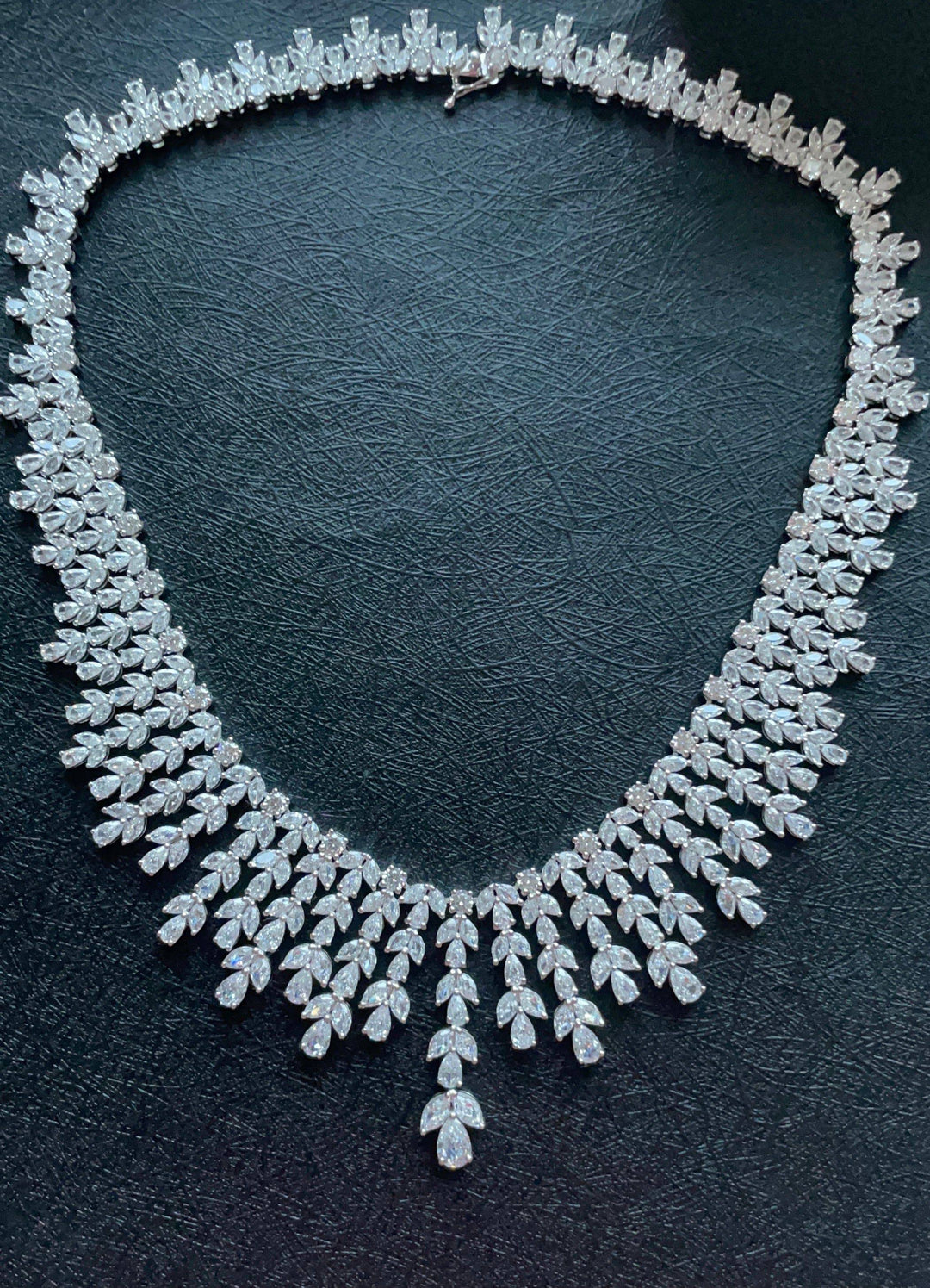 Royal white pear and marquis’s necklace عقد رويال أبيض مع دمعات وماركيزات
