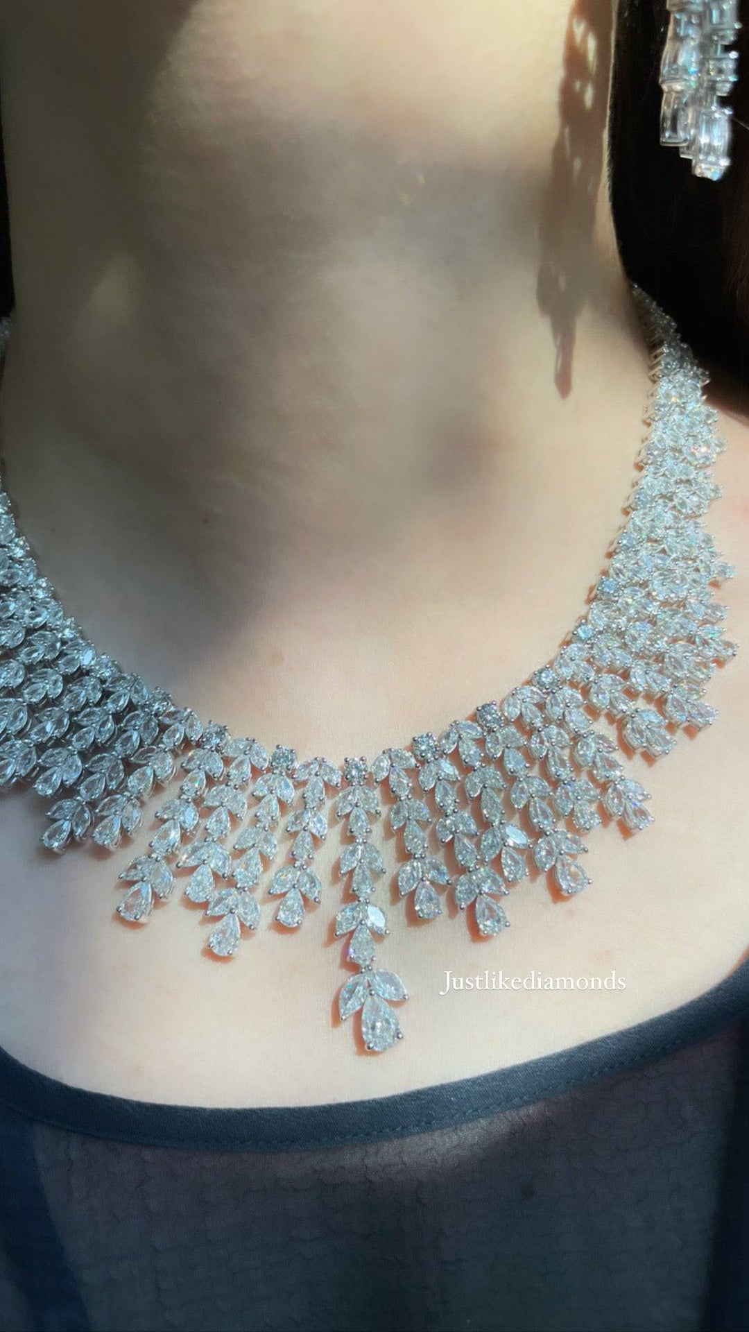 Royal white pear and marquis’s necklace عقد رويال أبيض مع دمعات وماركيزات