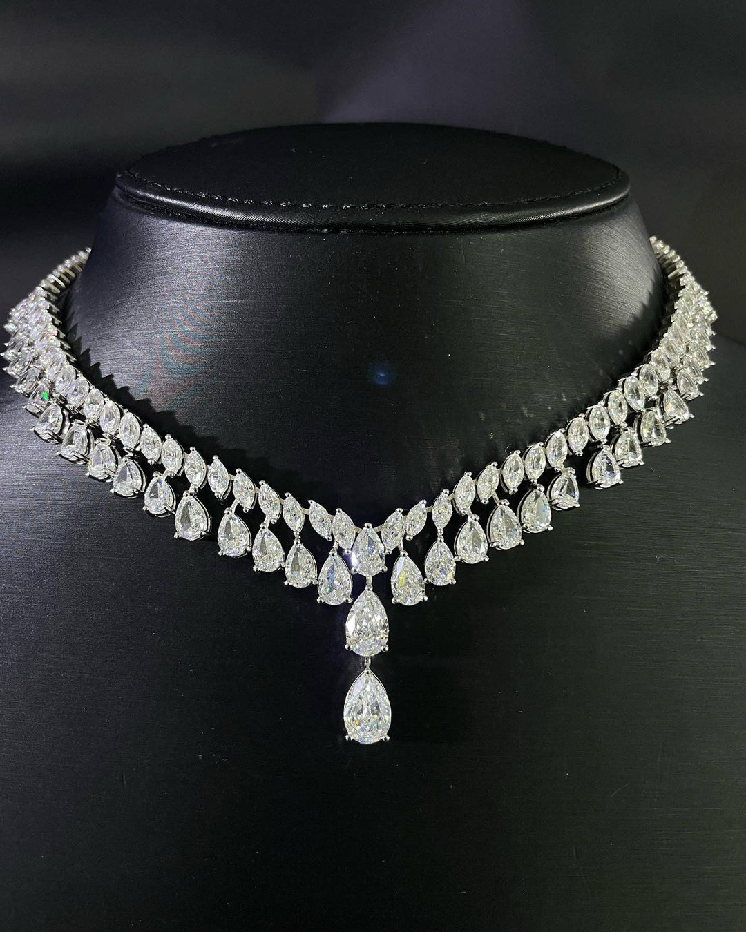 Solitaire pears necklace قلاده سوليتيرات دمعات - just like diamonds
