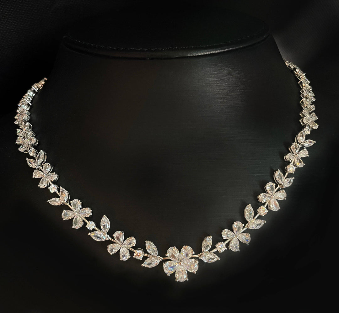 Flower necklace قلادة الورود - just like diamonds