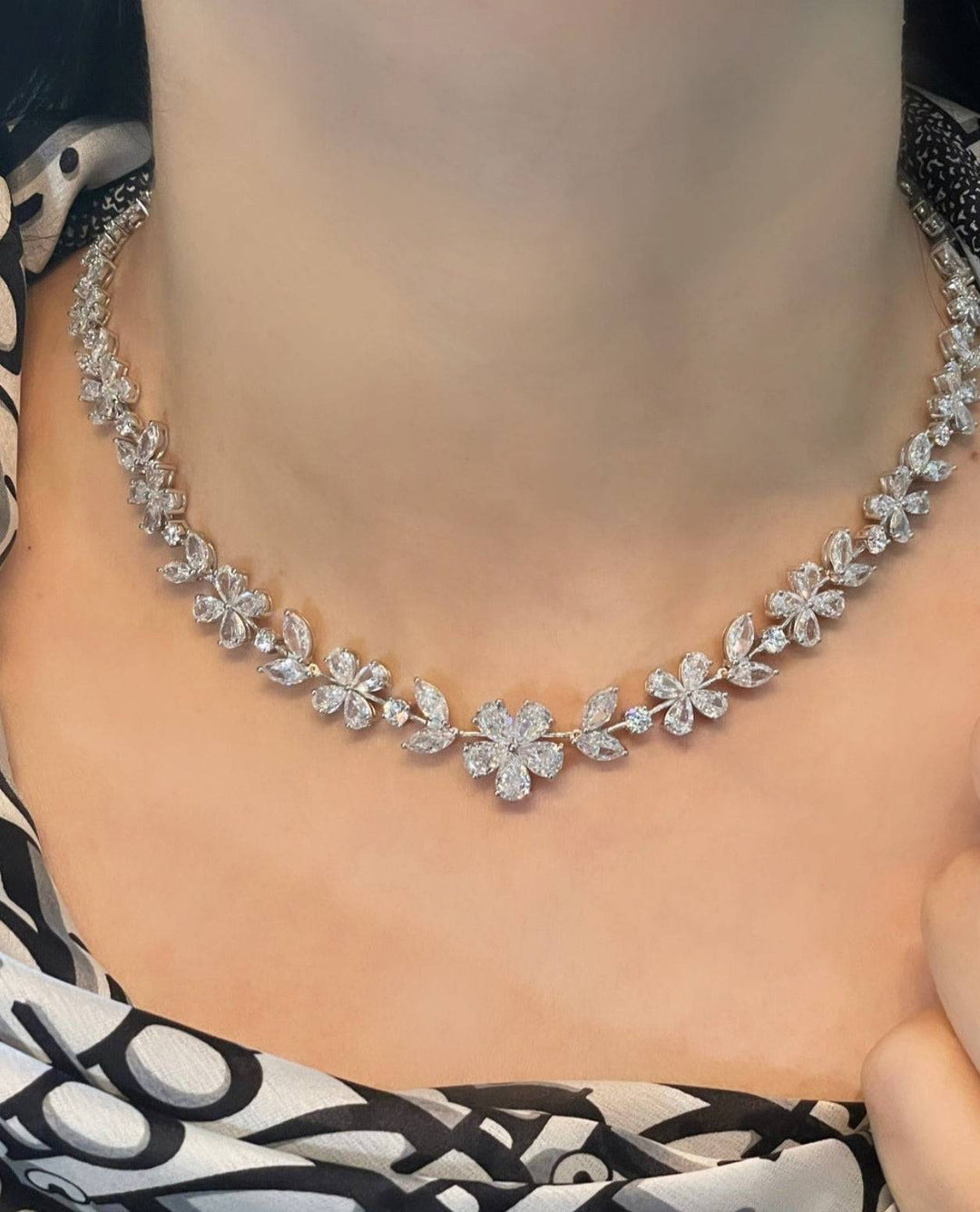 Flower necklace قلادة الورود - just like diamonds