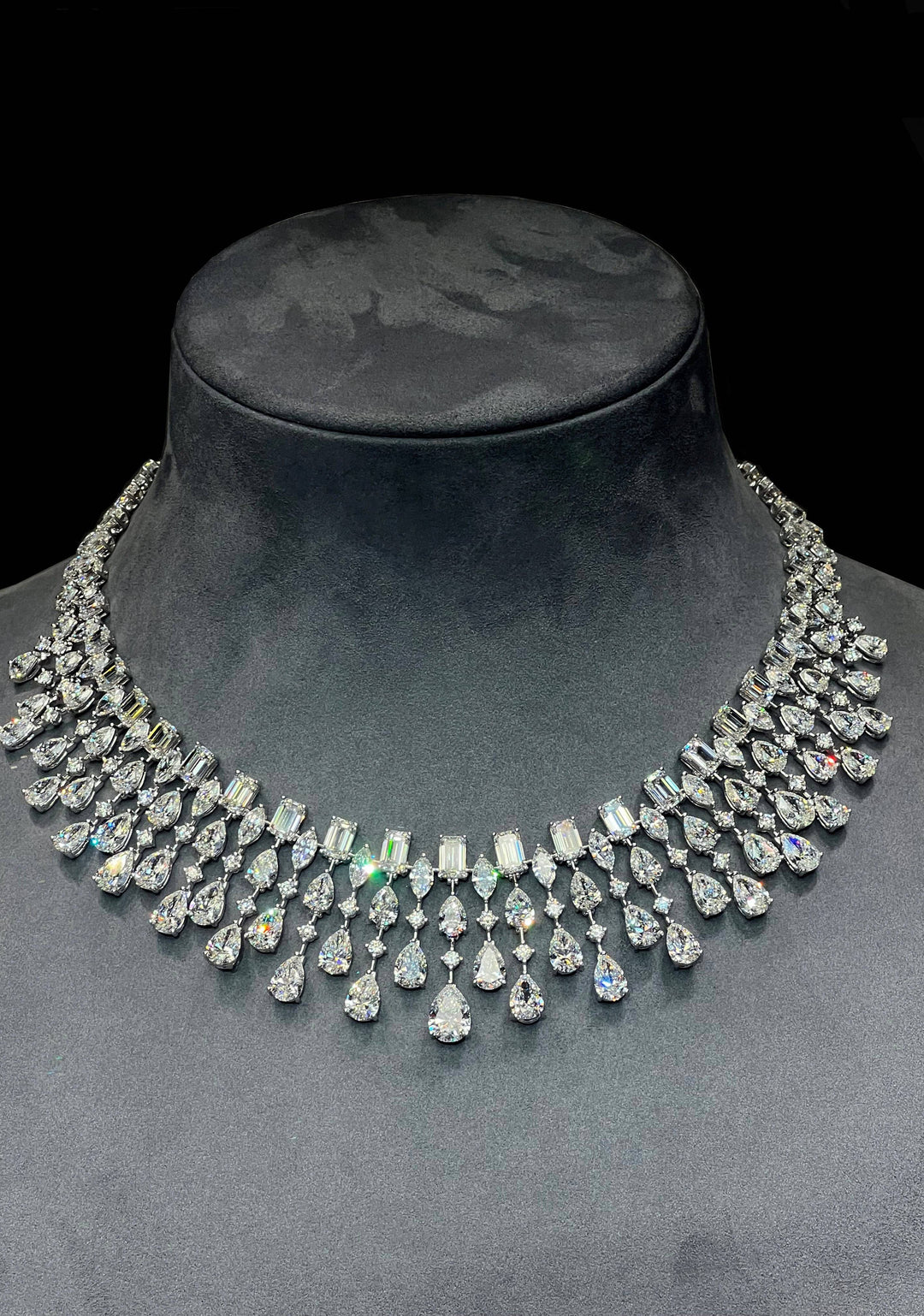 Royal necklace from marquise and emerald عقد ملكي من الإيميرالد والماركيزات - just like diamonds