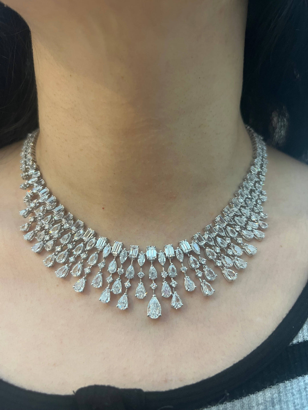 Royal necklace from marquise and emerald عقد ملكي من الإيميرالد والماركيزات - just like diamonds