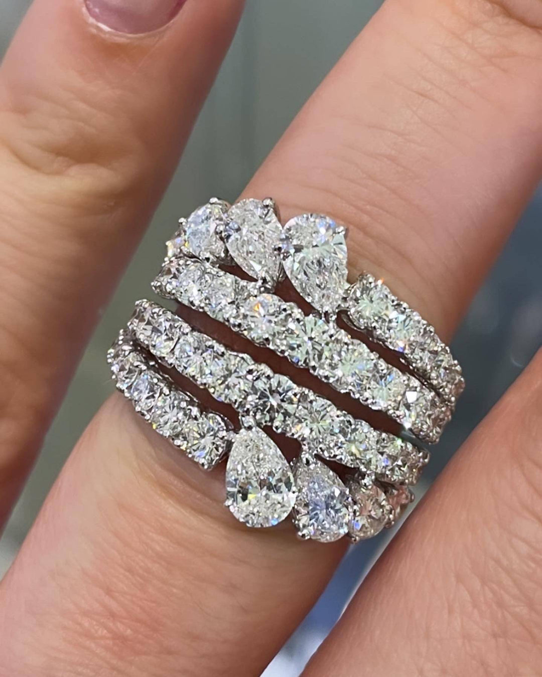 Classic pear and round ring خاتم كلاسيكي دمعات وراوند - just like diamonds