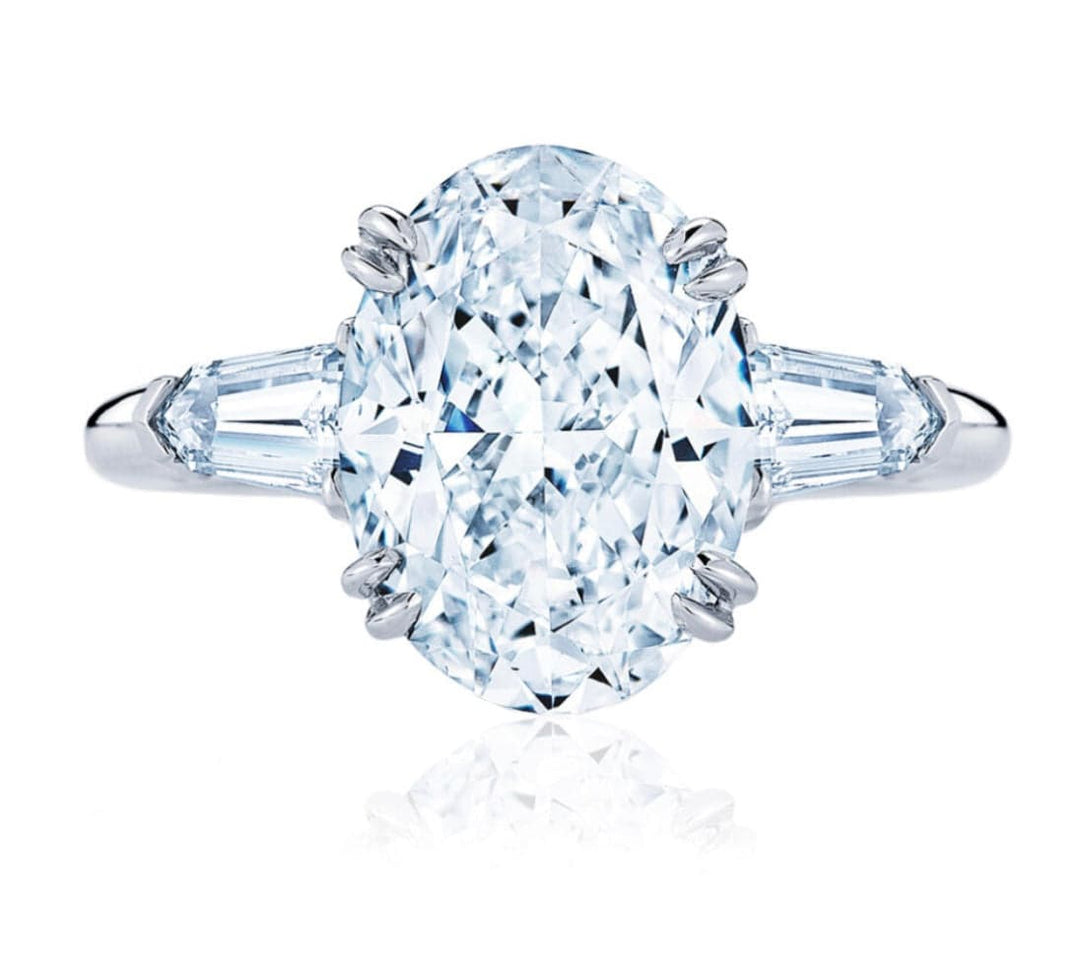 Oval with baguette خاتم اوفال مع باغيت 4 قيراط - just like diamonds