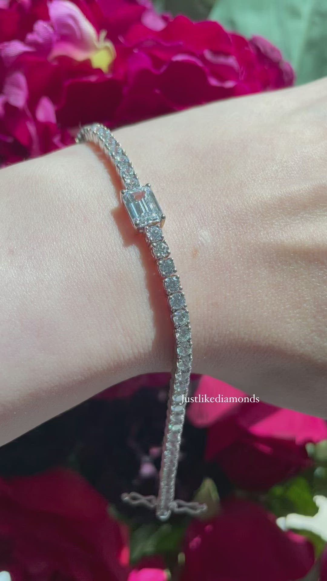 Emerald tennis bracelet سوار التينيس مع الايميرالد