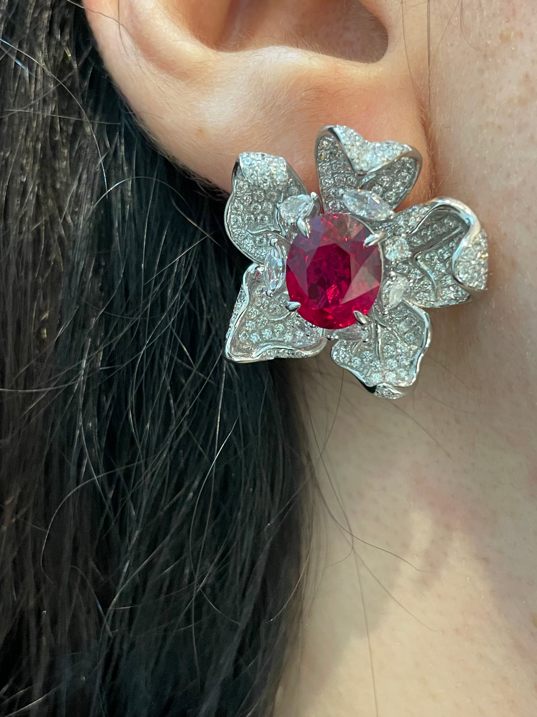 Red flower earrings أقراط الورد