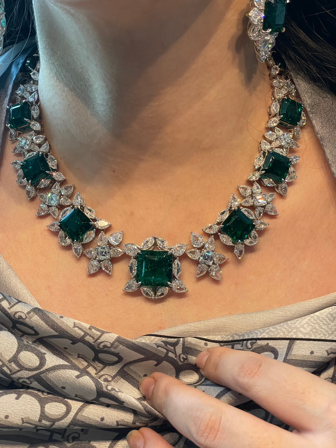 Green emerald necklace عقد أخضر ملكي