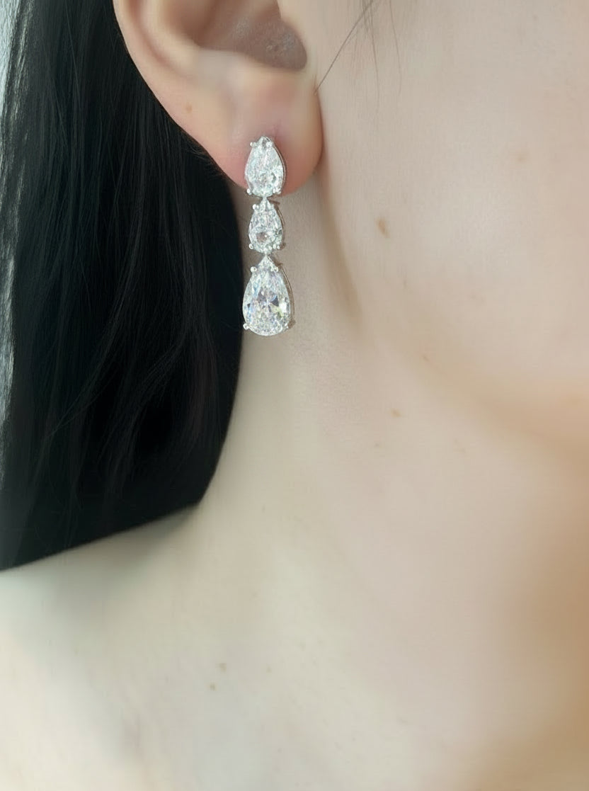 Pear Earrings أقراط الدمعة