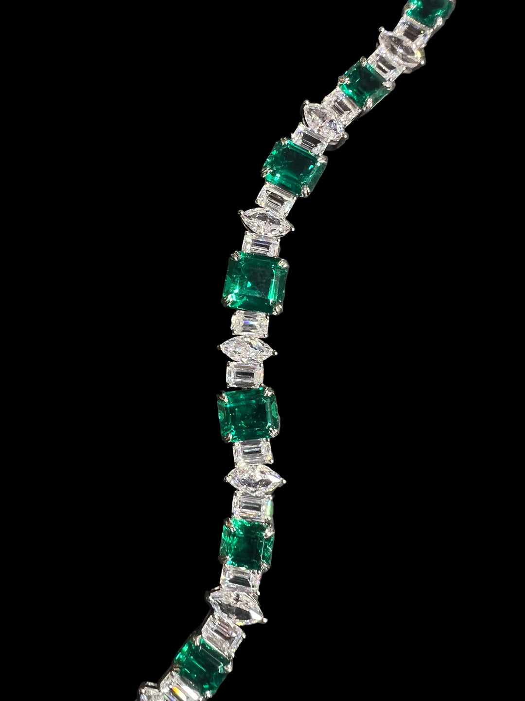 Green emerald stones with marquise سوار الايميرالد مع الماركيز - just like diamonds