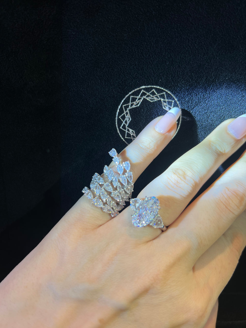 Trend ring with pear cut خاتم ترند مع أحجار الدمعات - just like diamonds
