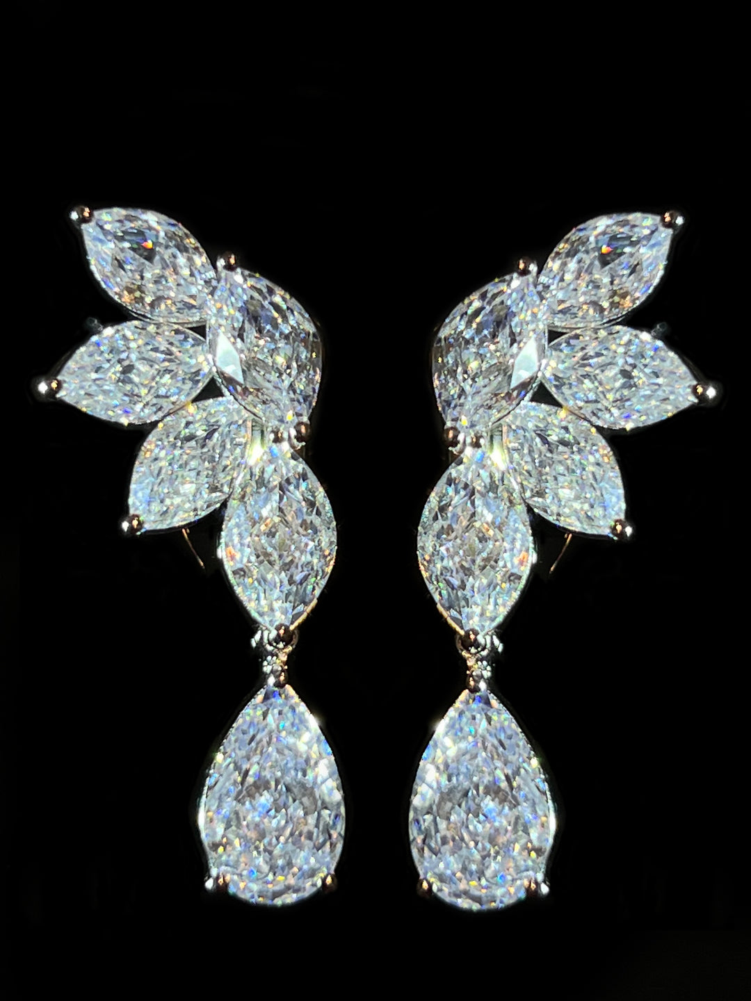 Trend Pears earrings حلق ترند من الدمعات - just like diamonds