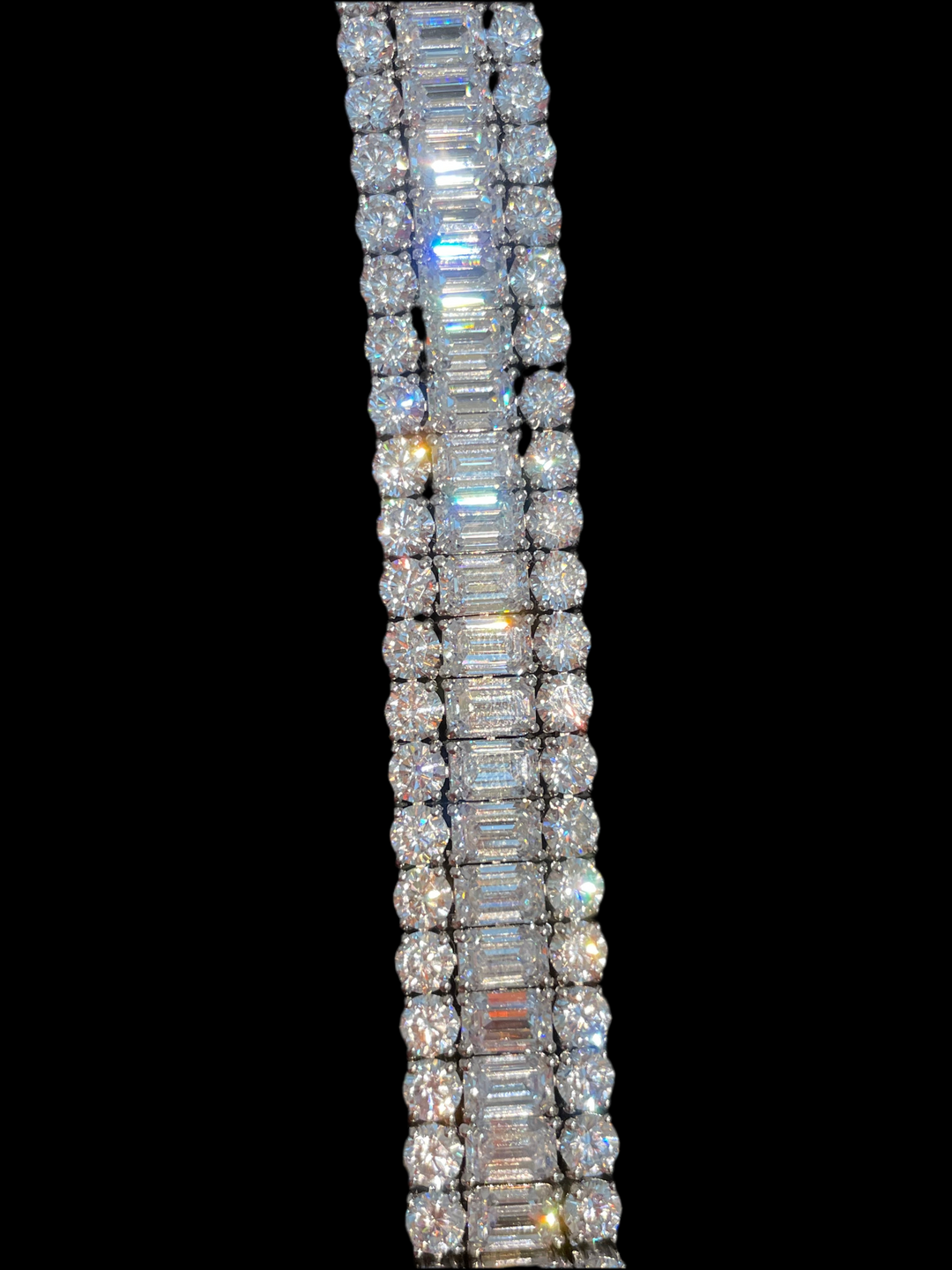 Emerald and round cut bracelet  سوار عريض من ايميرالد وراوند - just like diamonds