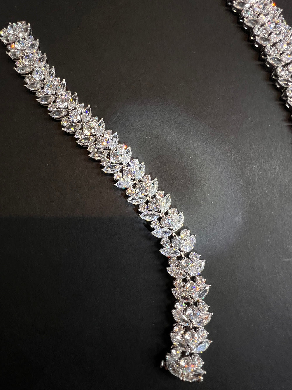 سوار متميز special bracelet - just like diamonds