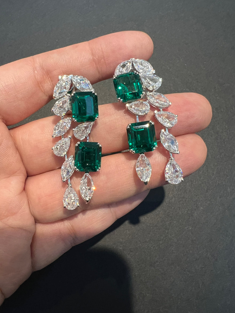 Two lines green earrings أقراط الزمرد من صفين - just like diamonds