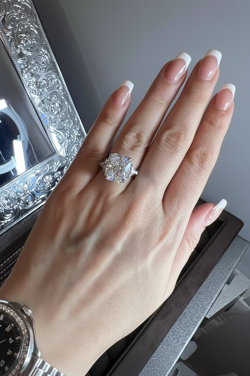 Radiant cut yellow fancy خاتم سوليتير اصفر
