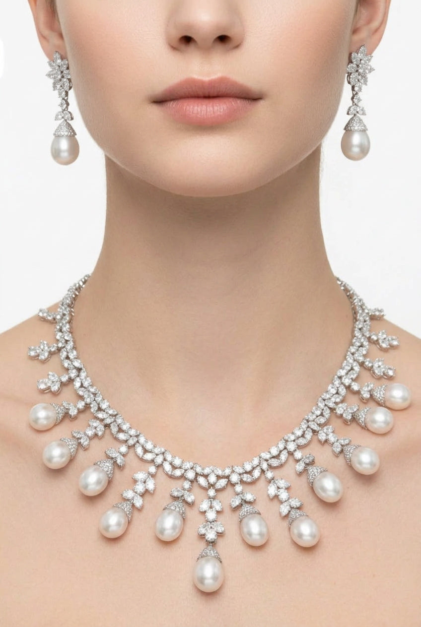 Classic Pearl necklace عقد اللؤلؤ الكلاسيكي