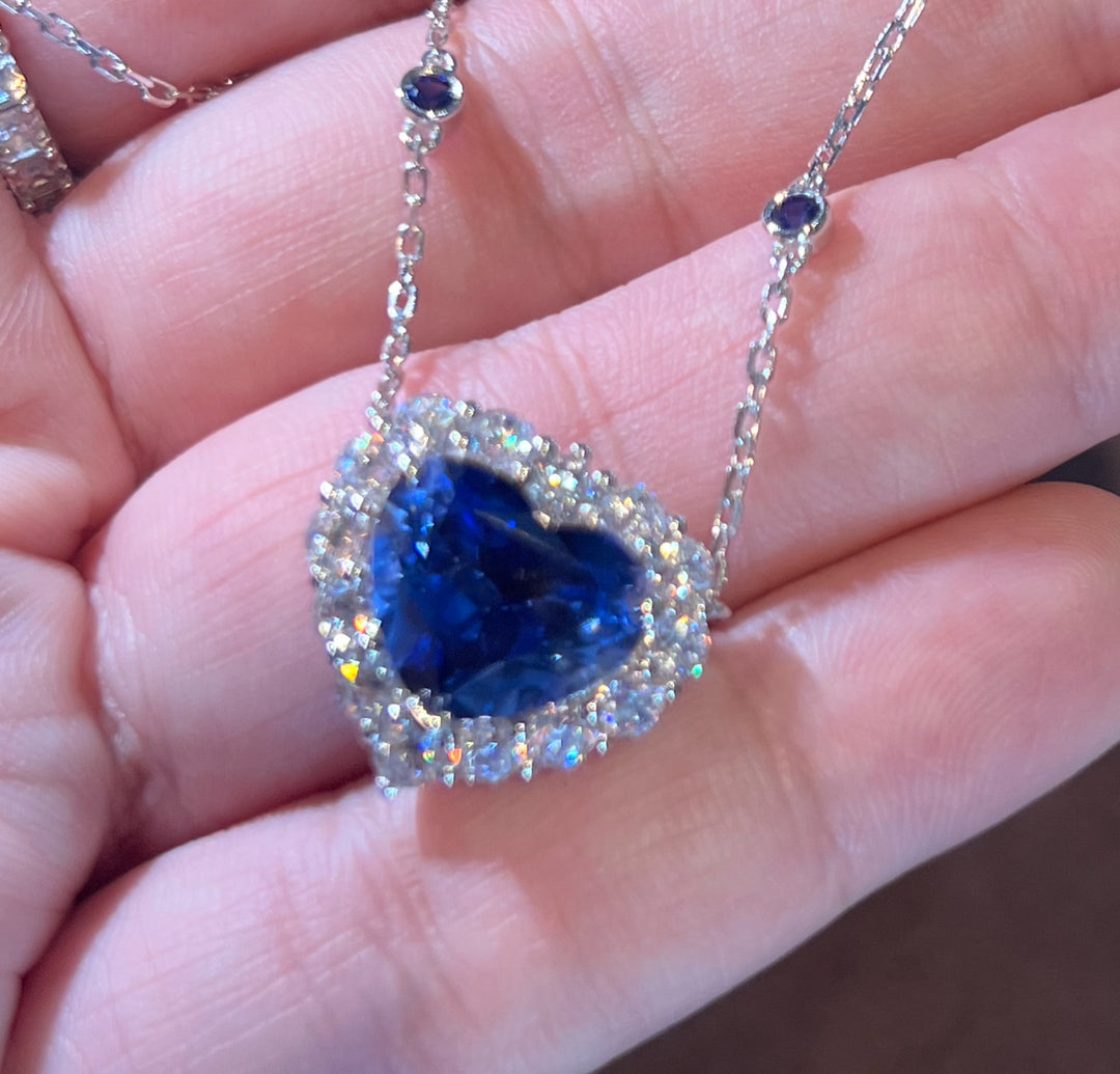 Blue heart pendant تعليقة القلب الأزرق