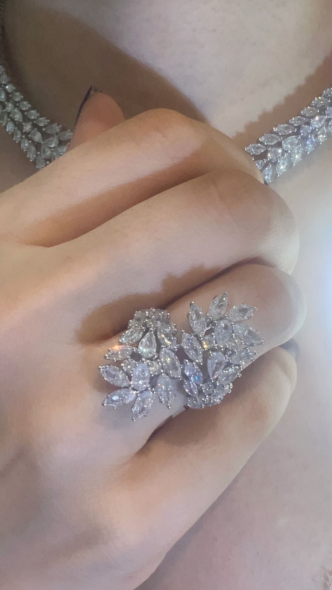 collar necklace عقد على شكل طوق - just like diamonds