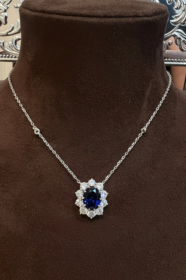 Classic sapphire  pendant تعليقة كلاسيكية باللون الزفير - just like diamonds