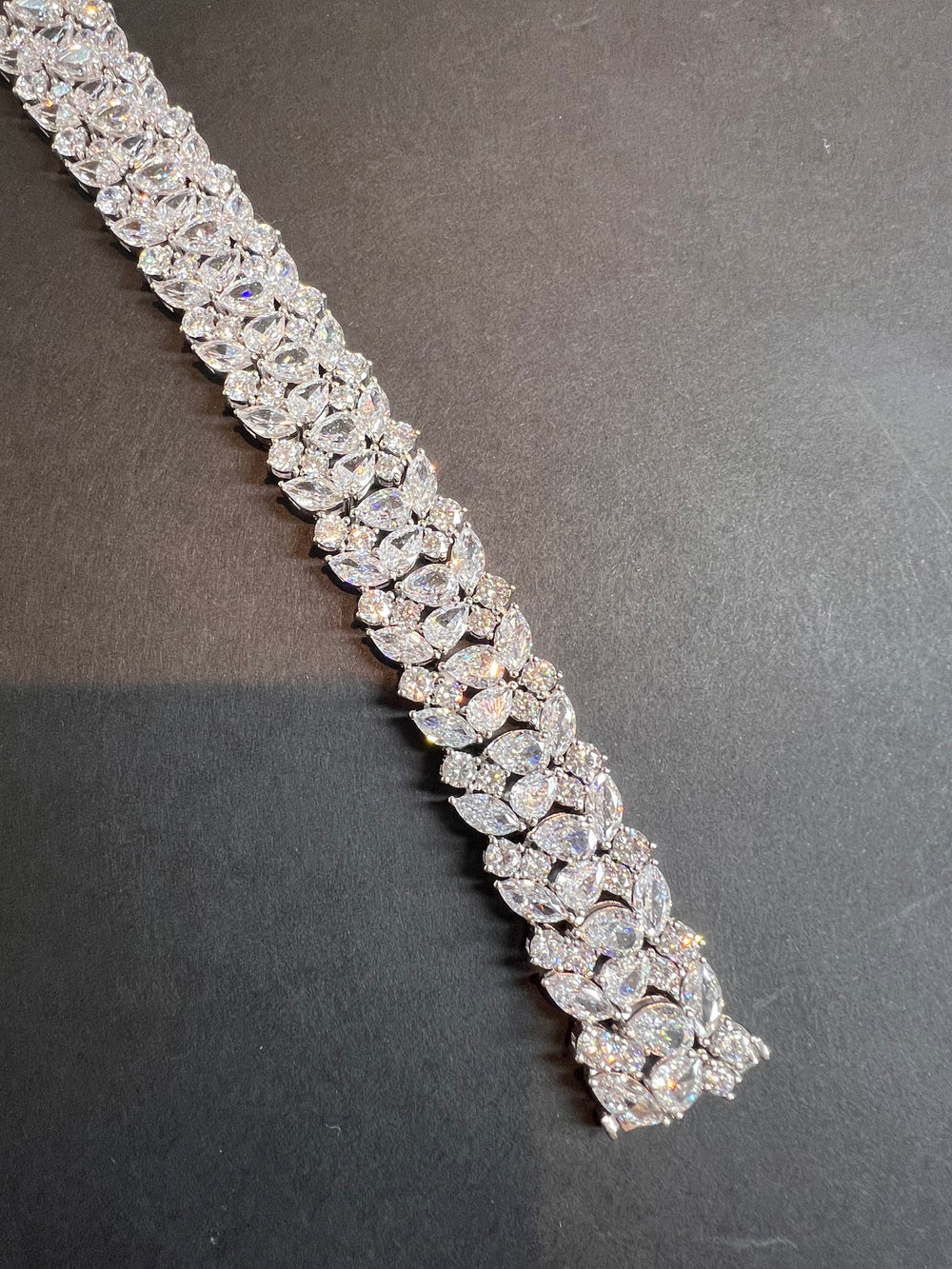 سوار عريض متميز Big enchanting bracelet - just like diamonds