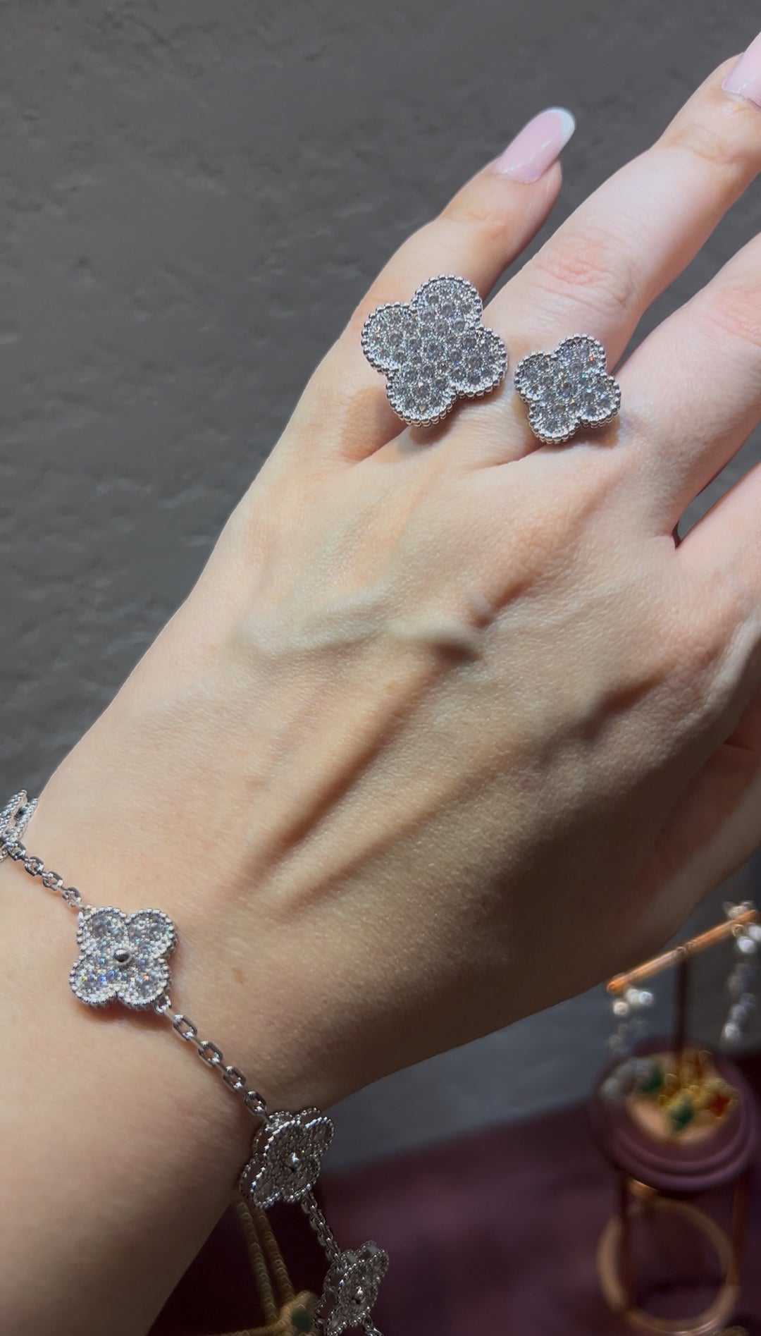 Flower motif full stones set