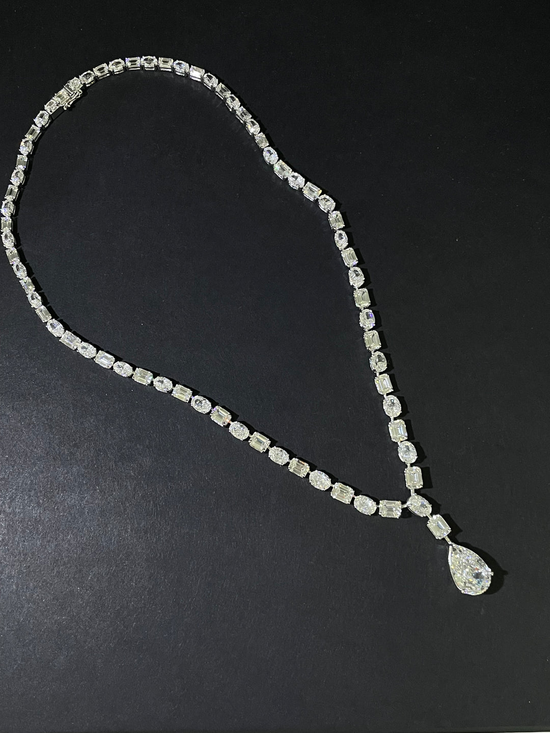 Solitaires necklace  قلاده السوليتيرات