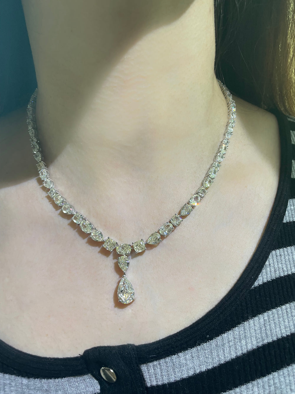 Solitaire multi cut stones necklace G قلاده السوليتيرات المشكلة باللون - just like diamonds