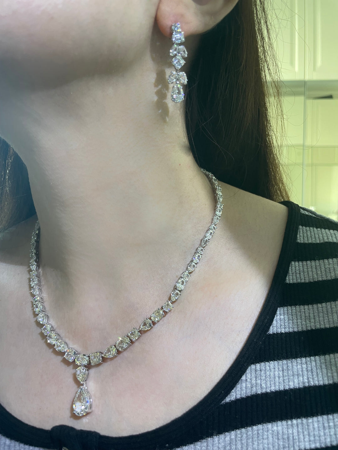 Solitaire multi cut stones necklace G قلاده السوليتيرات المشكلة باللون - just like diamonds
