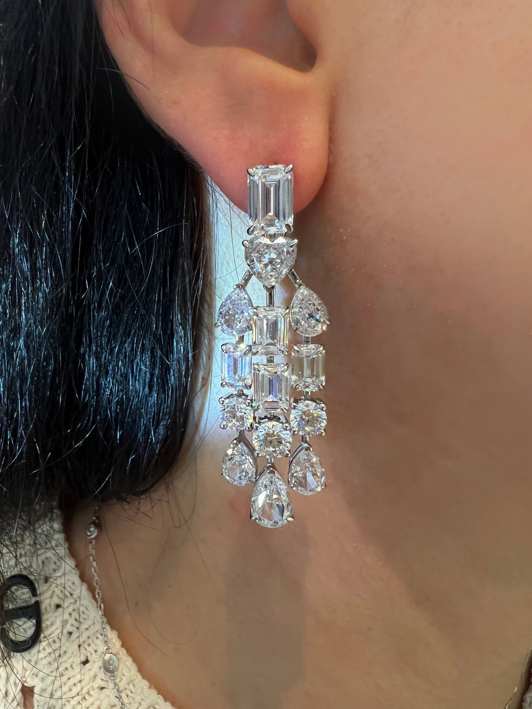 Chandelier emerald earrings أقراط الشاندليير الايميرالد - just like diamonds