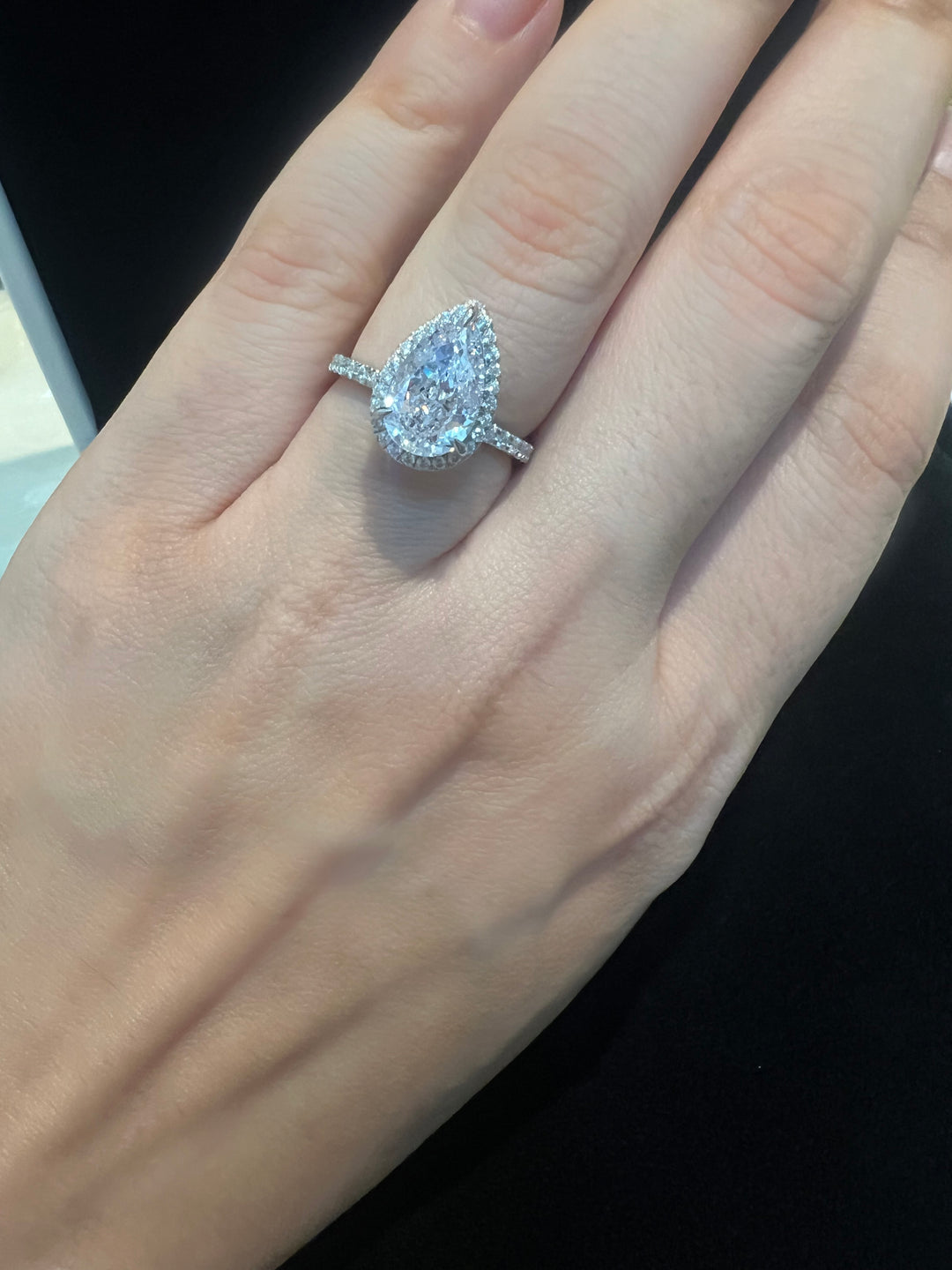 Pear cut ring with stones خاتم دمعه  بأحجار - just like diamonds