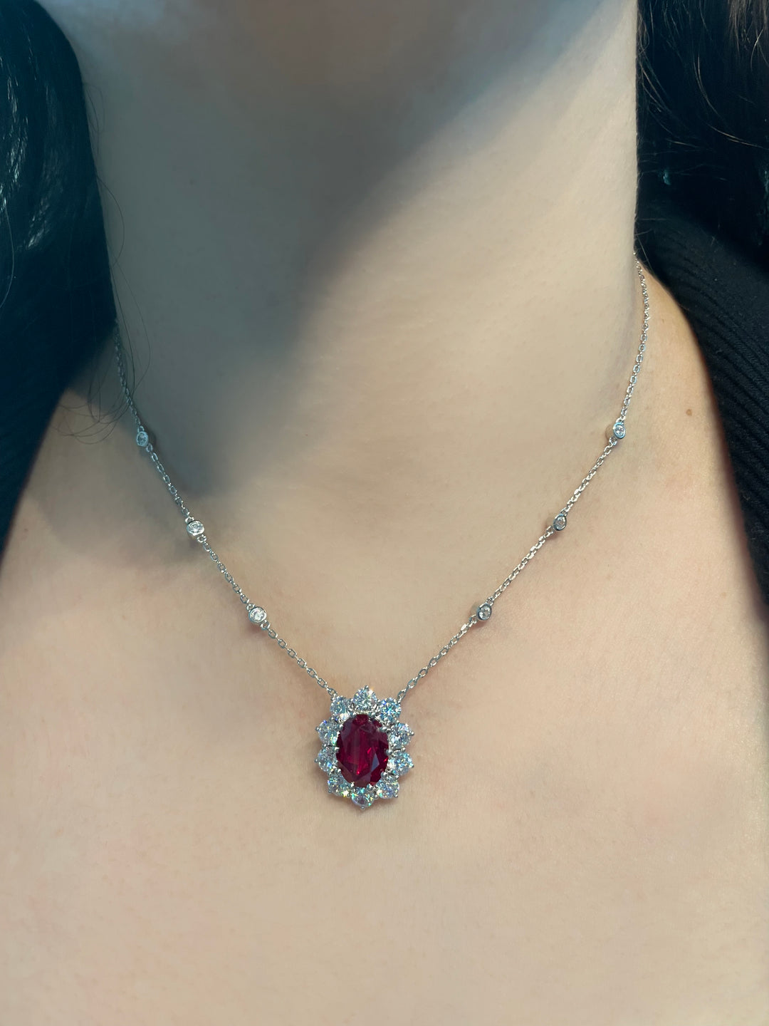 Classic ruby pendant تعليقة كلاسيكية باللون الروبي