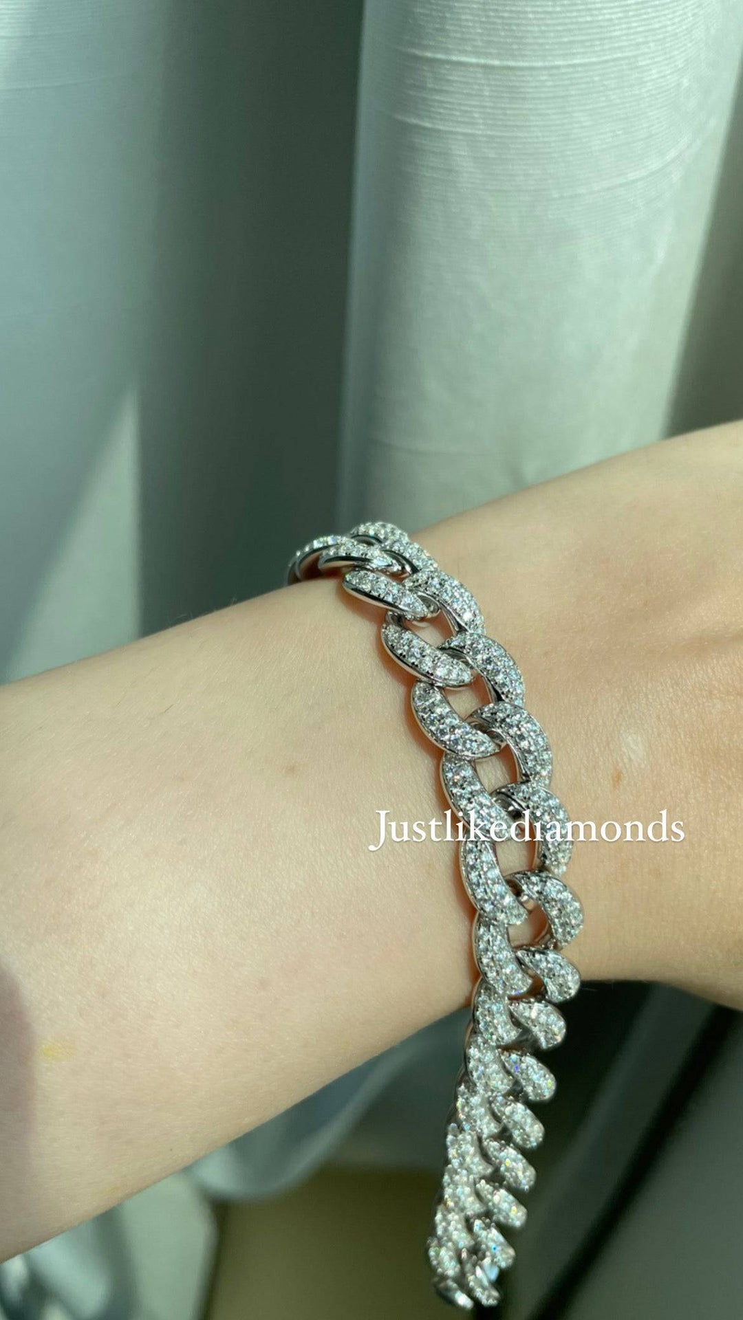 Cuban bracelet with small stones سوار كوبان مع أحجار صغيره - just like diamonds