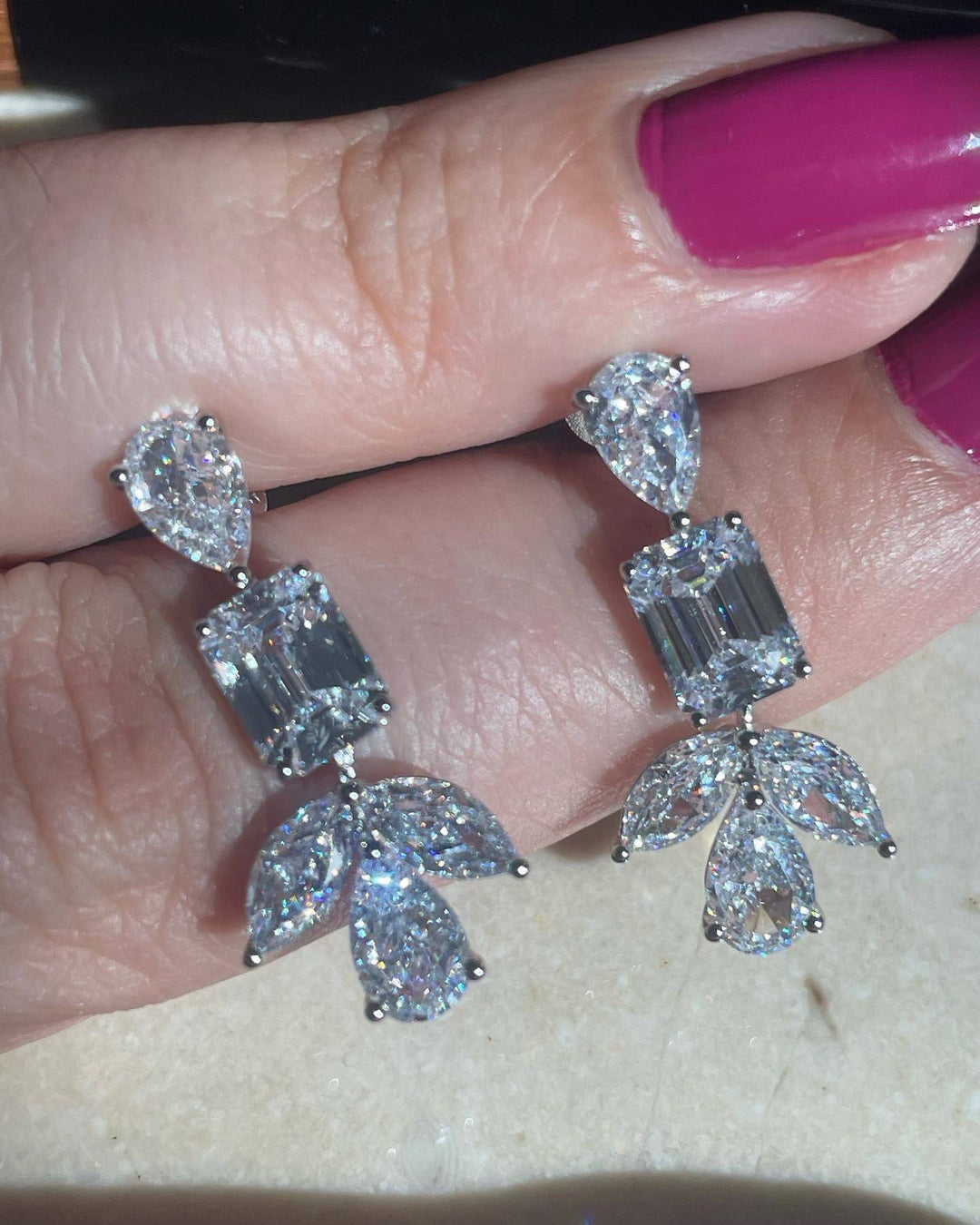 Emerald and Pears أقراط الإيميرالد والدمعات - just like diamonds