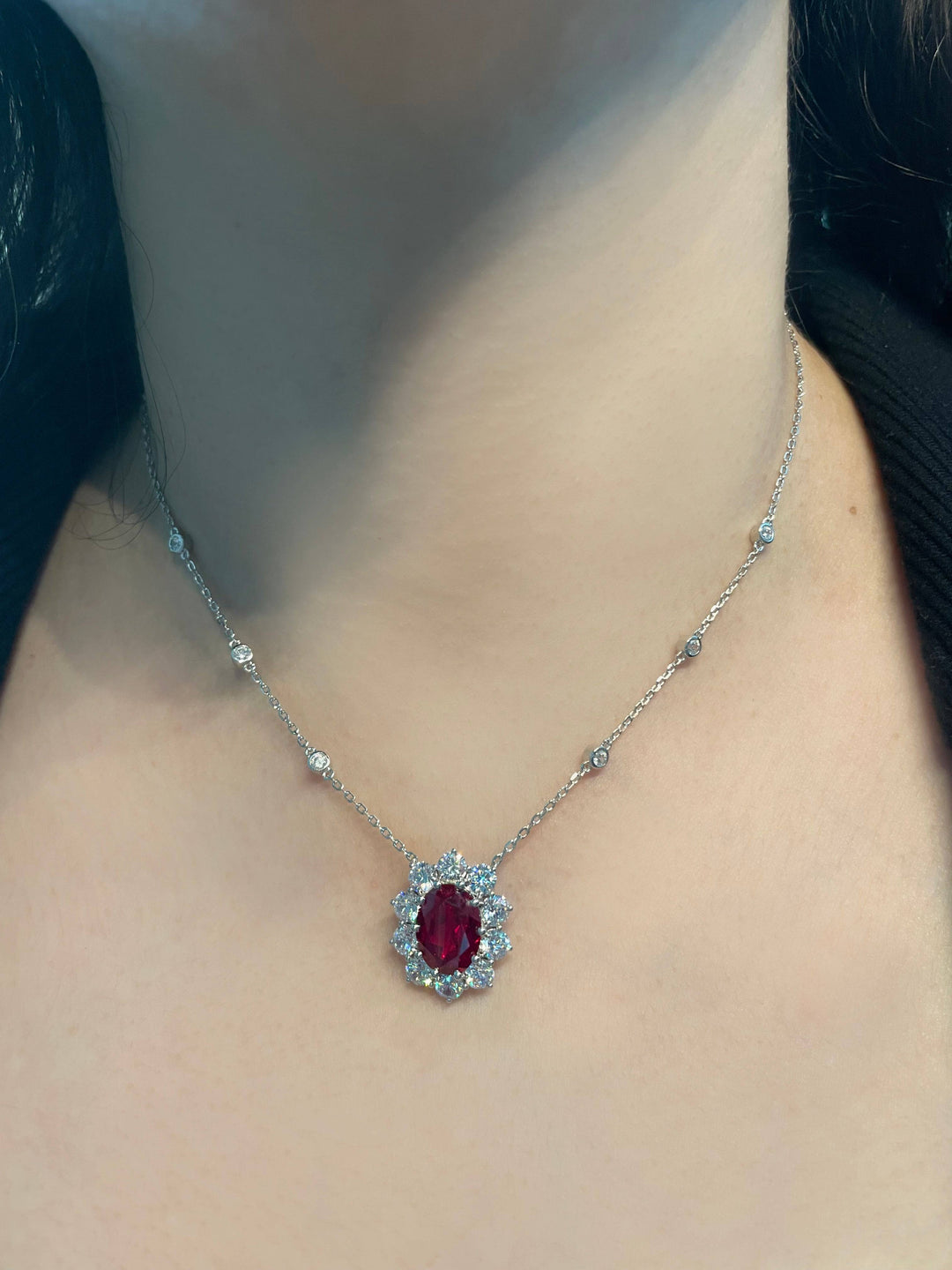 Classic ruby pendant تعليقة كلاسيكية باللون الروبي - just like diamonds