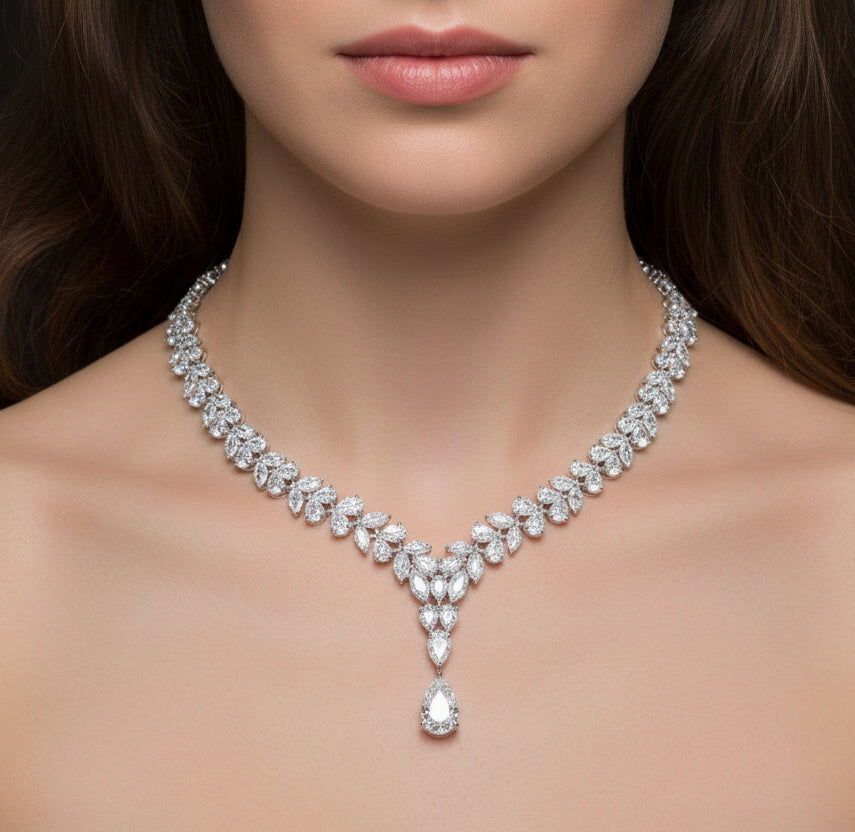 Classical necklace with pear قلاده كلاسيكية مع دمعه - just like diamonds