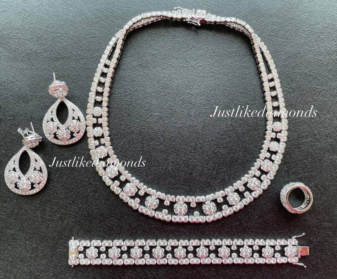 Collar necklace عقد على شكل طوق - just like diamonds