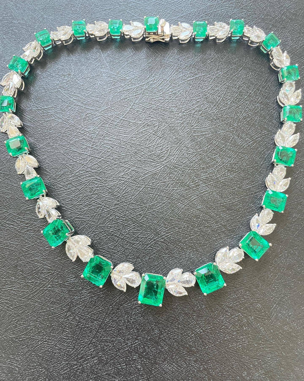 Green emerald necklace عقد أخضر ايميرالد - just like diamonds