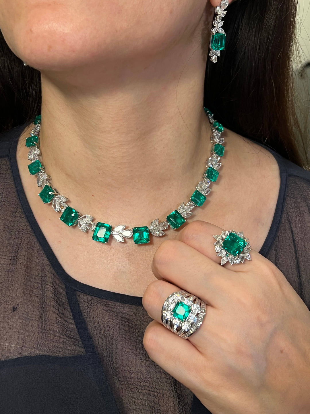 Green emerald necklace عقد أخضر ايميرالد - just like diamonds